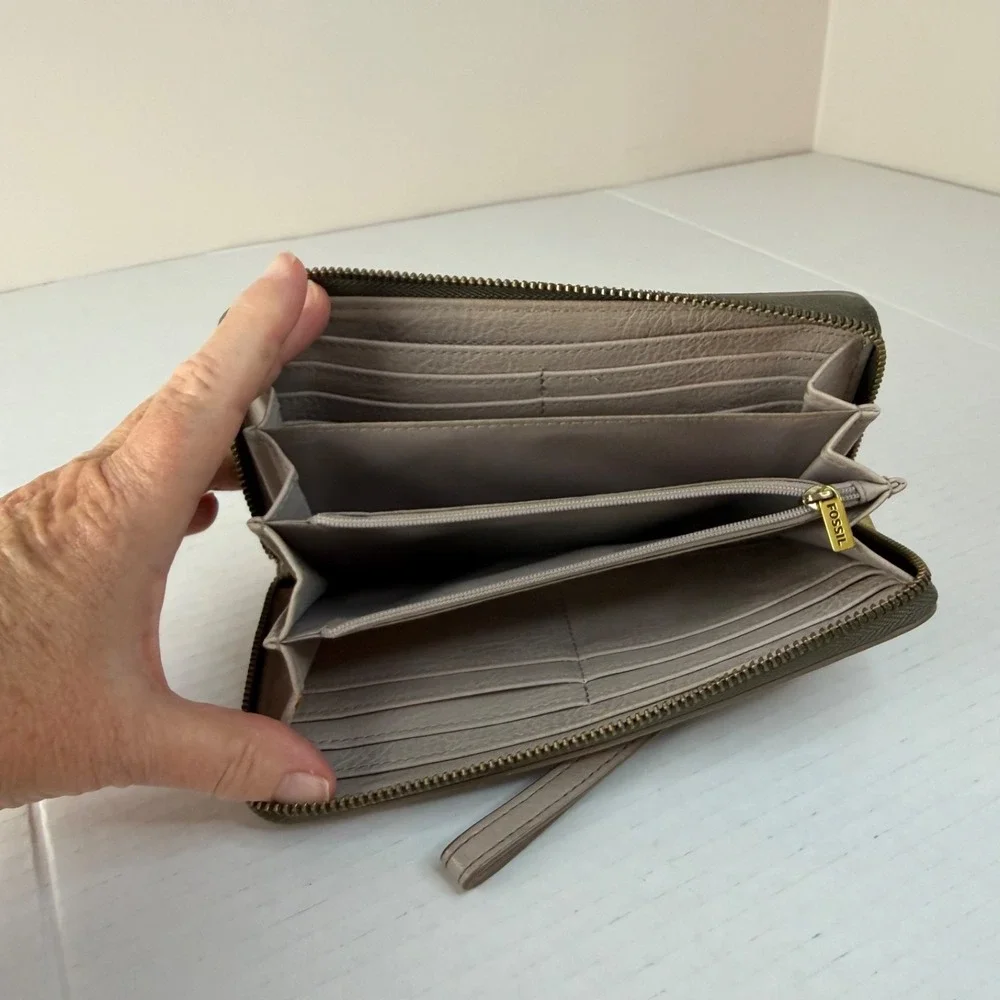 Fossil Leather Zip Around Wallet Y2K 90's Travel Casual Functional Neutral‎ Tan